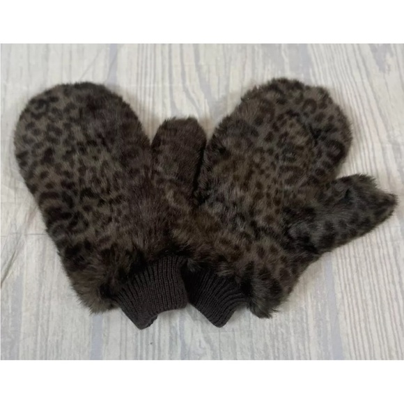 Abercrombie & Fitch Accessories - New NWOT Abercrombie & Fitch Women's Brown Faux Fur Mittens Gloves Cheetah